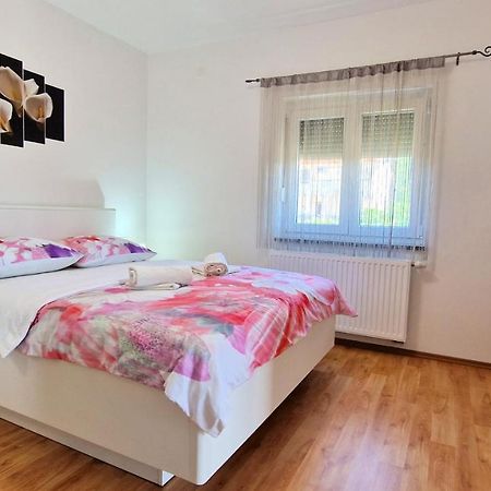 Apartments Pinezic Skrbčići Екстериор снимка