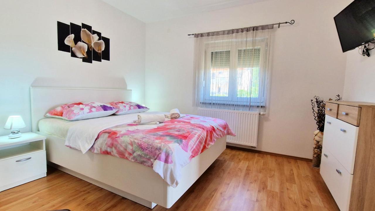 Apartments Pinezic Skrbčići Екстериор снимка