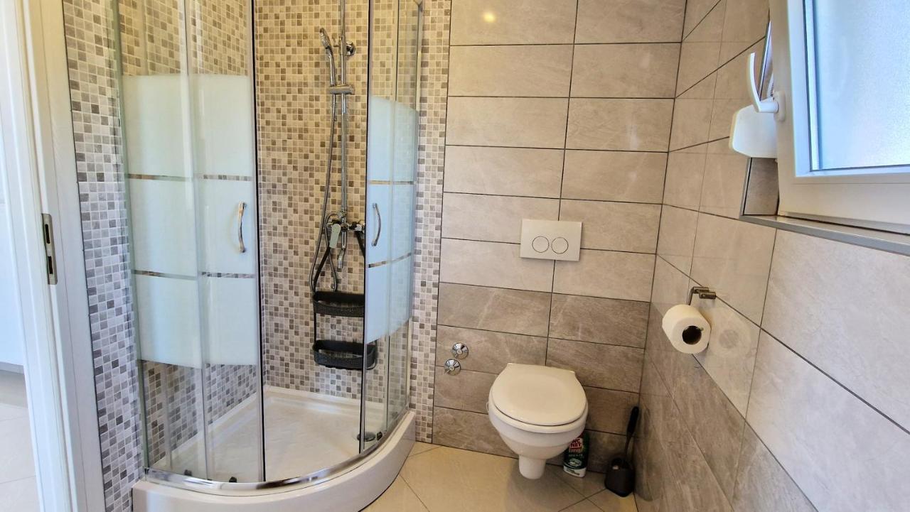 Apartments Pinezic Skrbčići Екстериор снимка