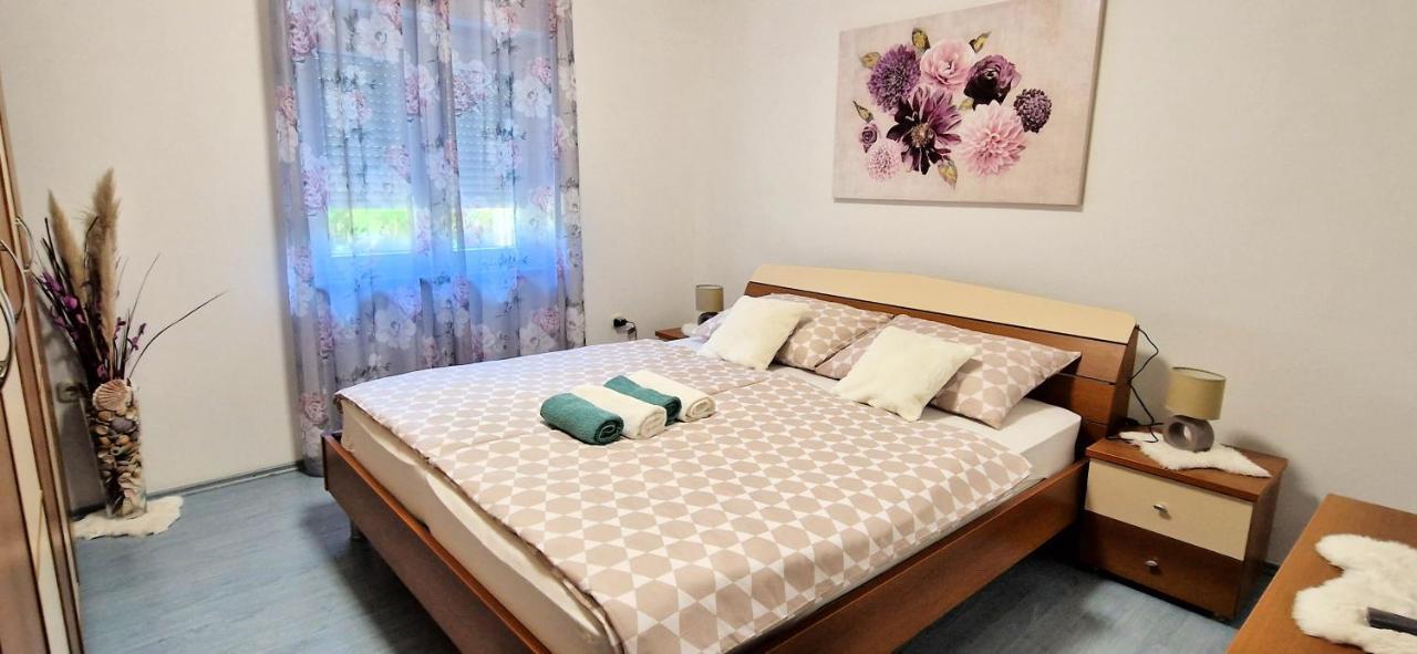 Apartments Pinezic Skrbčići Екстериор снимка