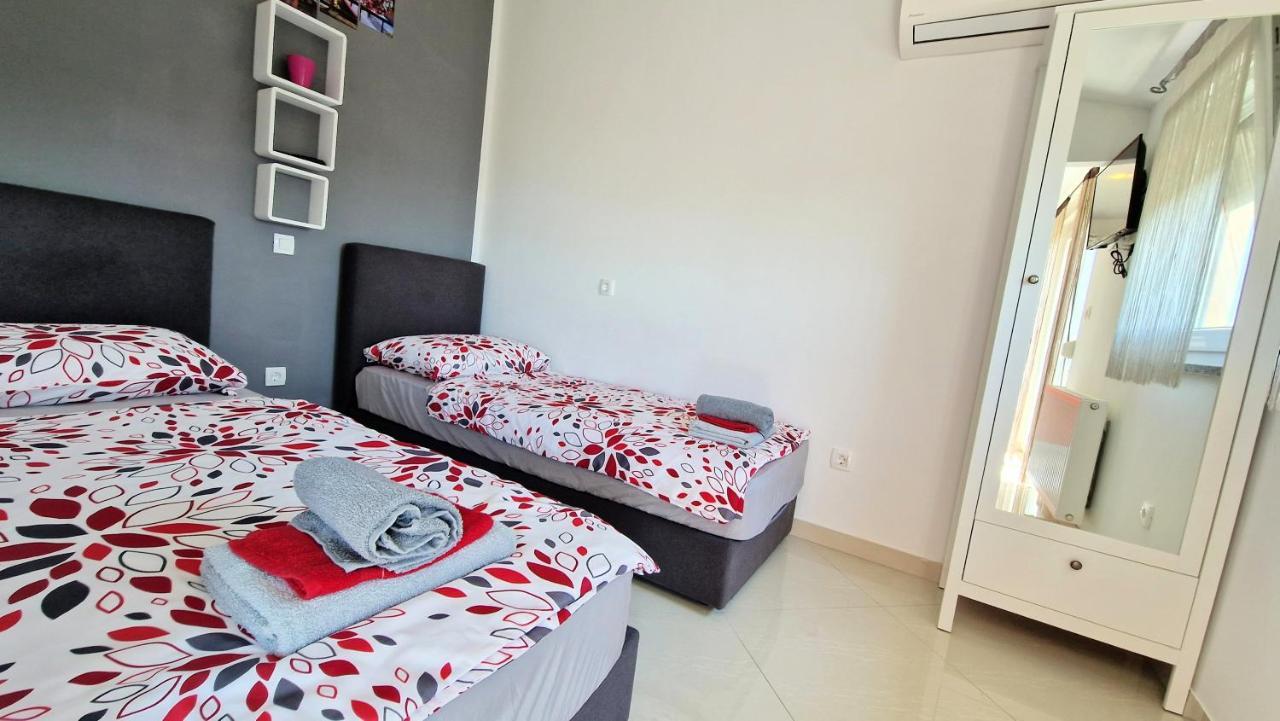 Apartments Pinezic Skrbčići Екстериор снимка
