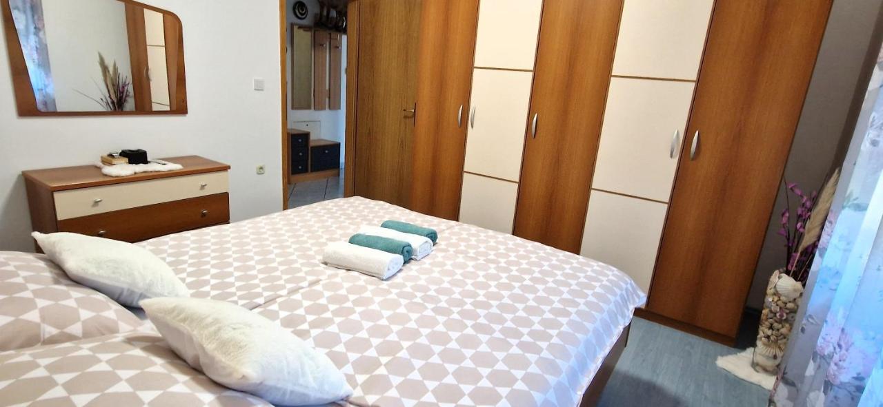 Apartments Pinezic Skrbčići Екстериор снимка