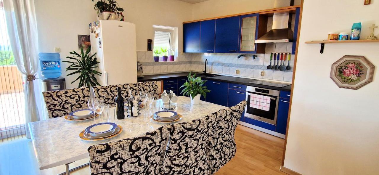 Apartments Pinezic Skrbčići Екстериор снимка