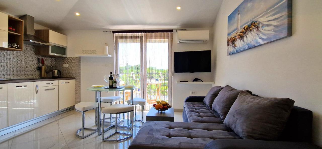 Apartments Pinezic Skrbčići Екстериор снимка