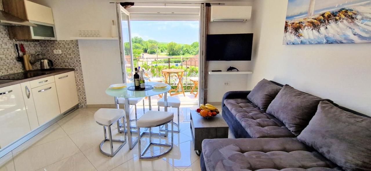 Apartments Pinezic Skrbčići Екстериор снимка