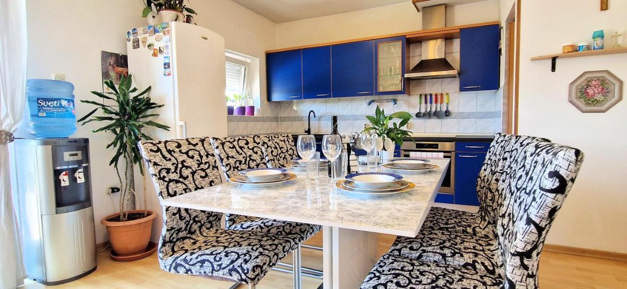 Apartments Pinezic Skrbčići Екстериор снимка