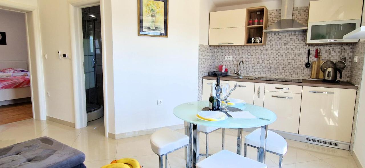 Apartments Pinezic Skrbčići Екстериор снимка