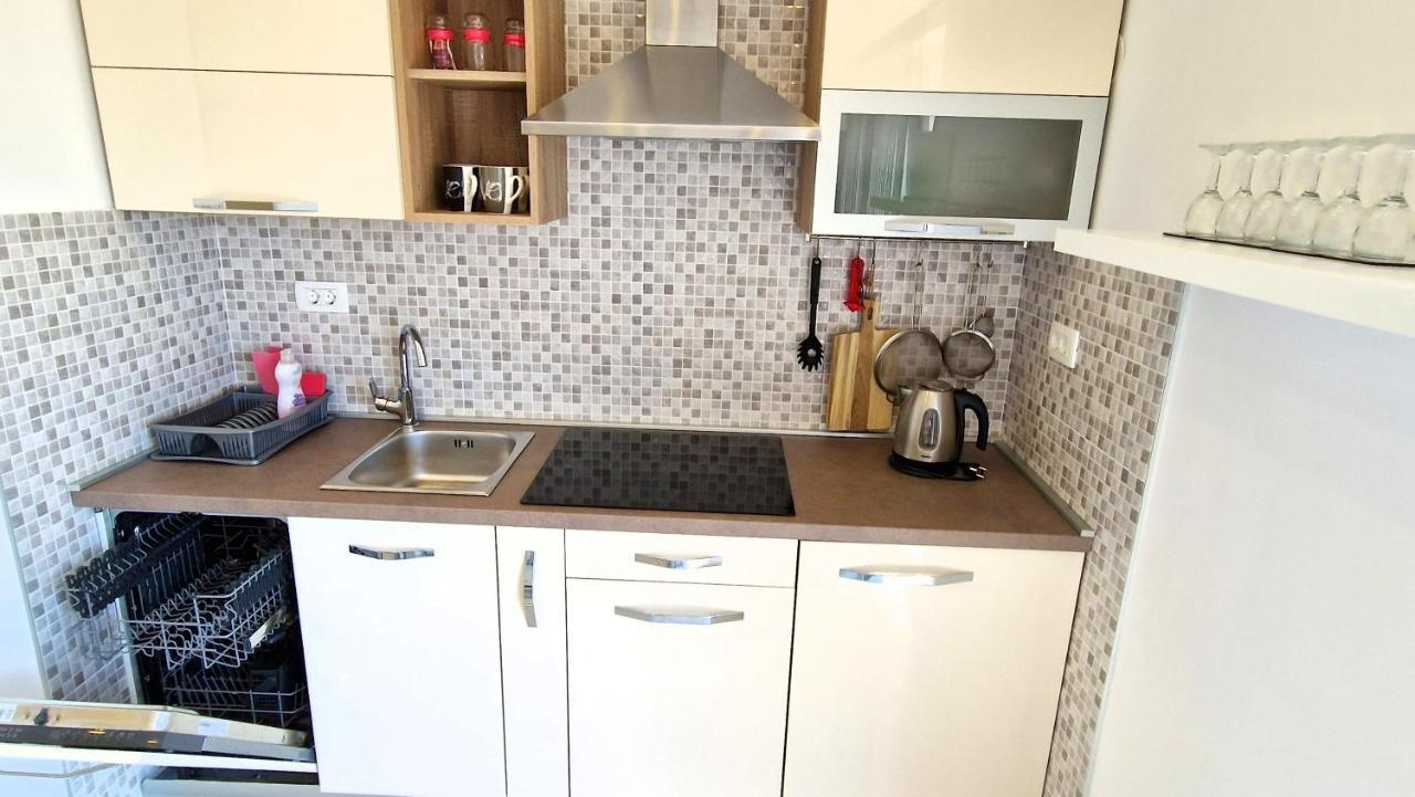 Apartments Pinezic Skrbčići Екстериор снимка
