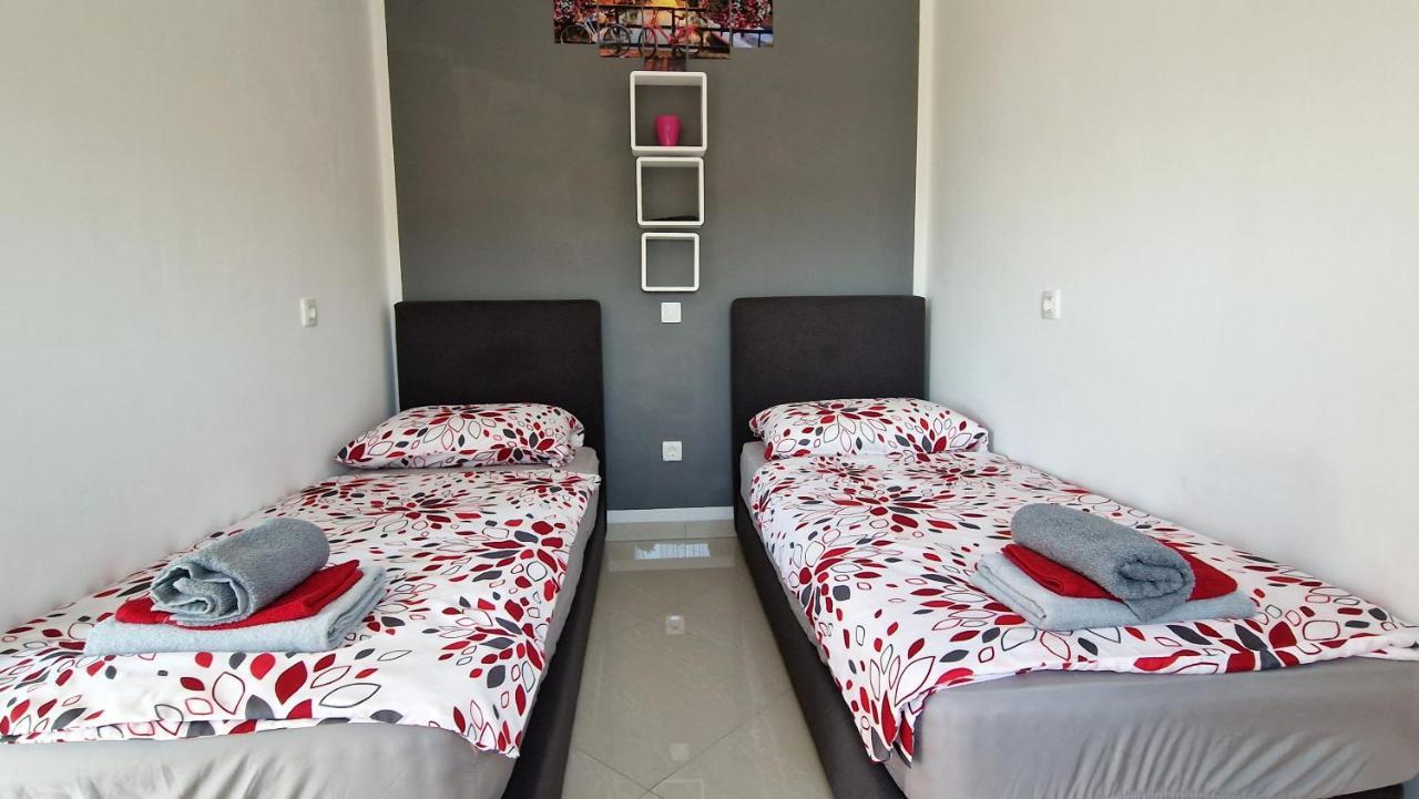 Apartments Pinezic Skrbčići Екстериор снимка