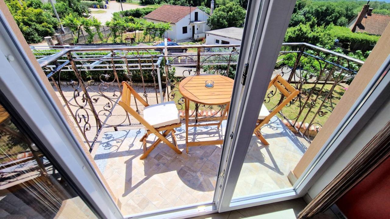 Apartments Pinezic Skrbčići Екстериор снимка