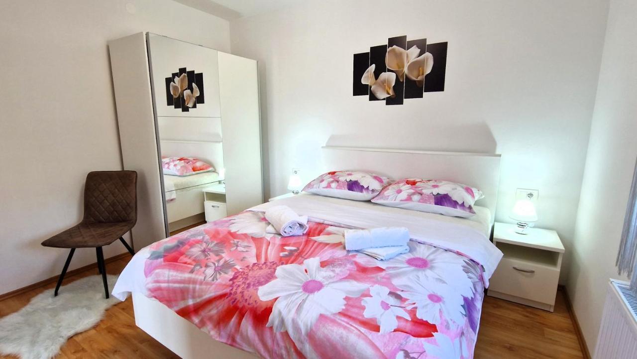 Apartments Pinezic Skrbčići Екстериор снимка