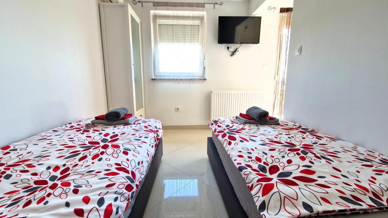 Apartments Pinezic Skrbčići Екстериор снимка