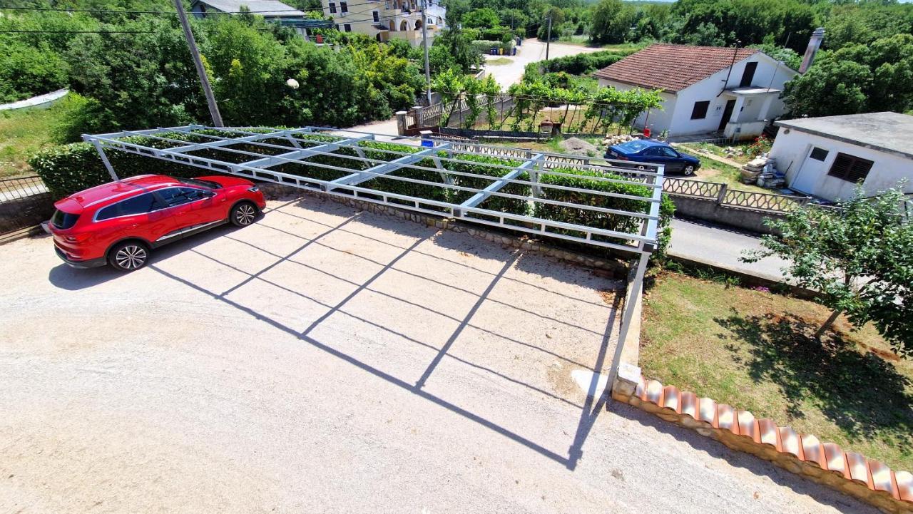 Apartments Pinezic Skrbčići Екстериор снимка