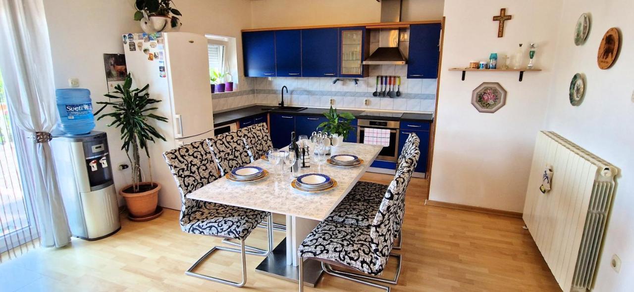 Apartments Pinezic Skrbčići Екстериор снимка