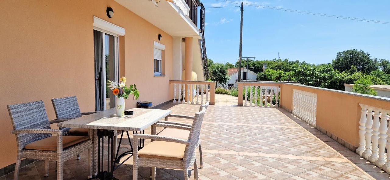 Apartments Pinezic Skrbčići Екстериор снимка